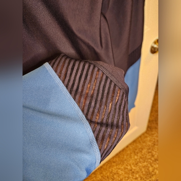 G73. Under Armour HeatGear Navy/Carolina Blue/ White Compression Pants - Size XL - Picture 4 of 10